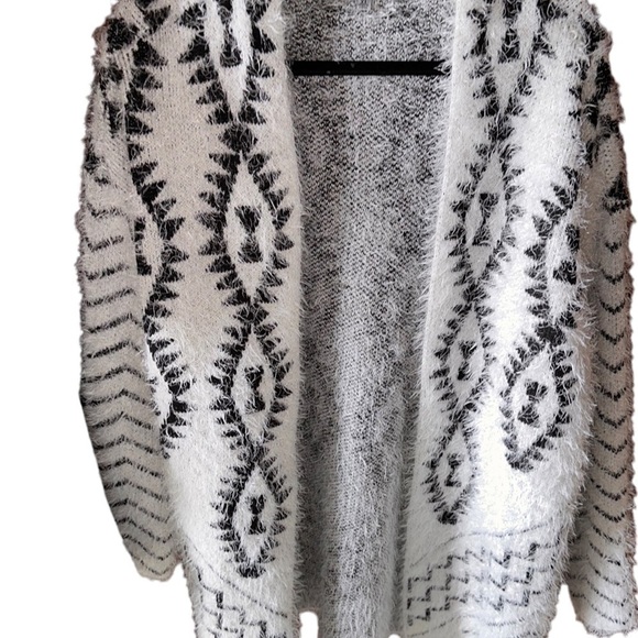 Absolutely Famous size xl heavy aztec eyelash cardigan/coatigan. Like new. - Picture 4 of 12